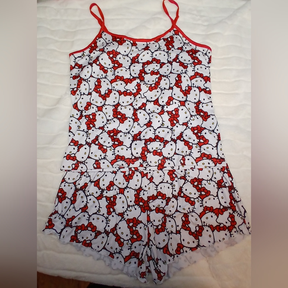Hello Kitty Women’s Pajama Set Size Large | NWOT